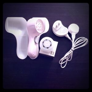 🌼PRICE DROPPED🌼Clarisonic Mia2